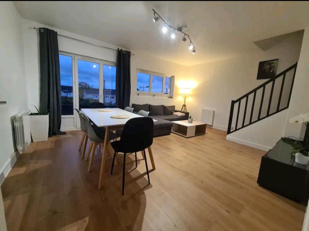 Duplex Familial Proche Gare Et Hyper Centre Ville Villepreux Esterno foto